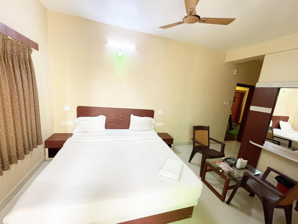 Hotel Golden Wave Пури Екстериор снимка
