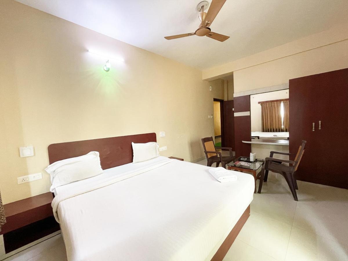 Hotel Golden Wave Пури Екстериор снимка
