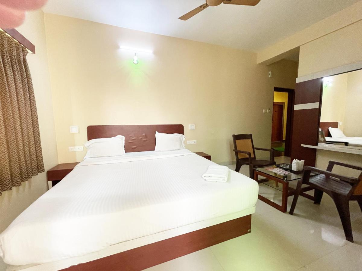 Hotel Golden Wave Пури Екстериор снимка