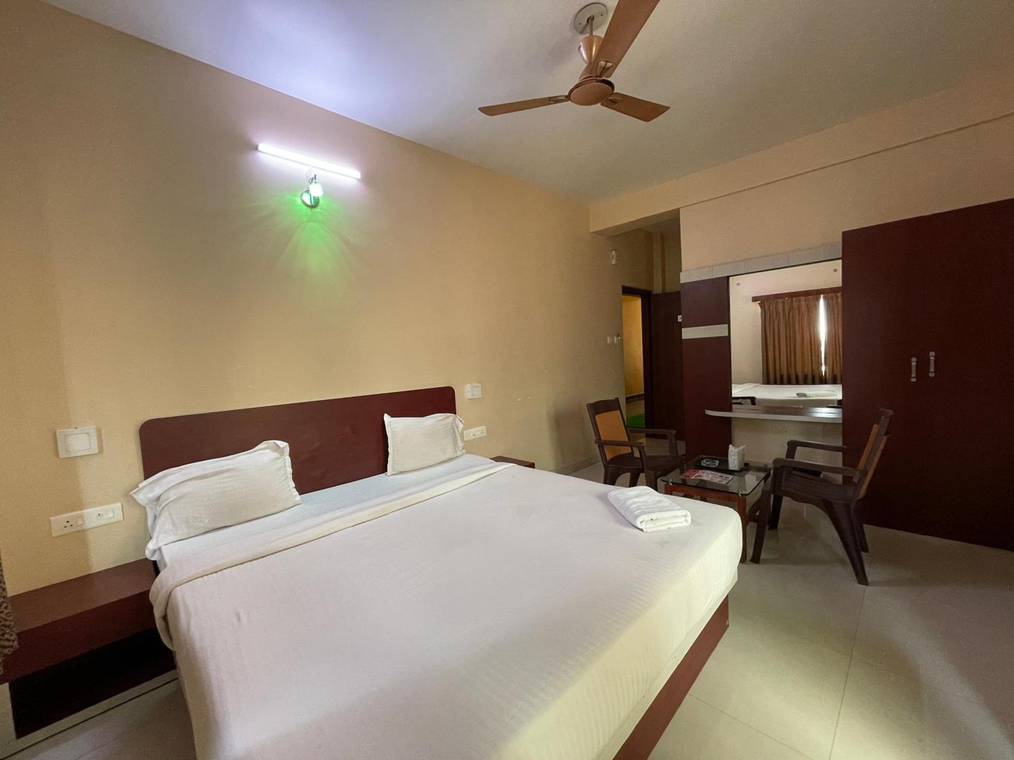 Hotel Golden Wave Пури Екстериор снимка