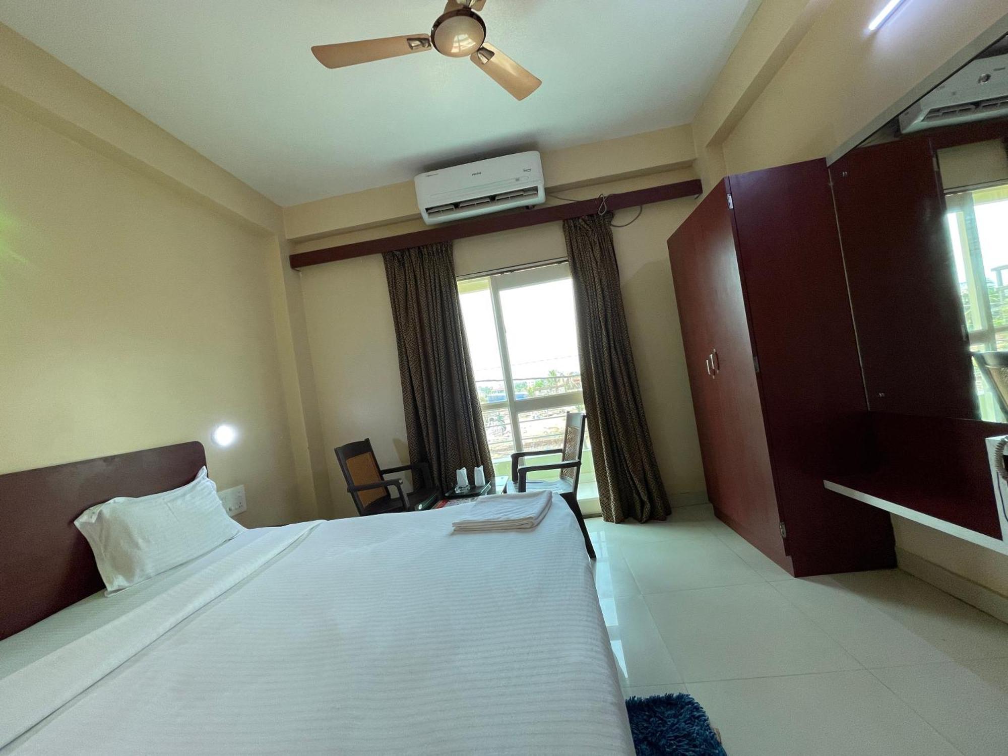 Hotel Golden Wave Пури Екстериор снимка