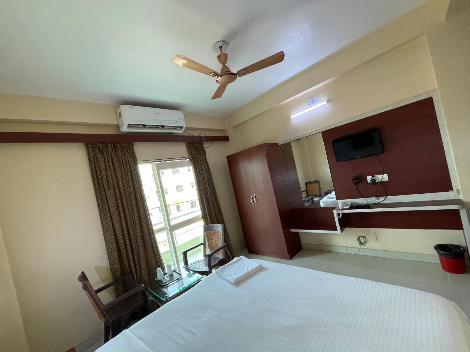Hotel Golden Wave Пури Екстериор снимка
