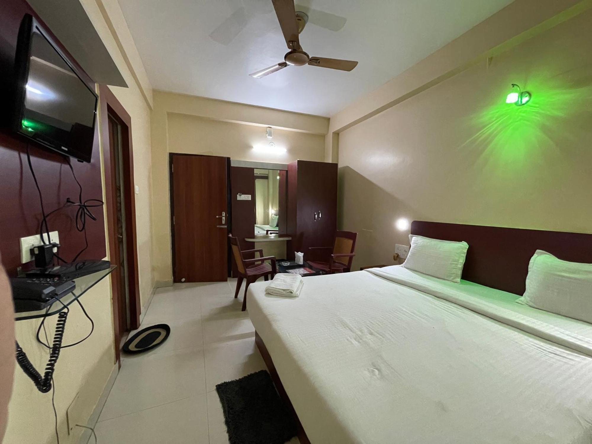 Hotel Golden Wave Пури Екстериор снимка