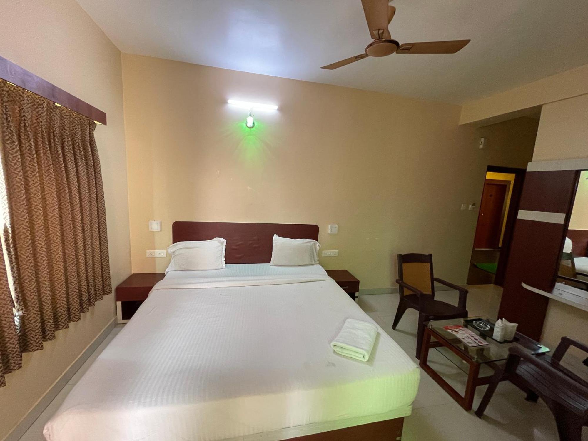 Hotel Golden Wave Пури Екстериор снимка