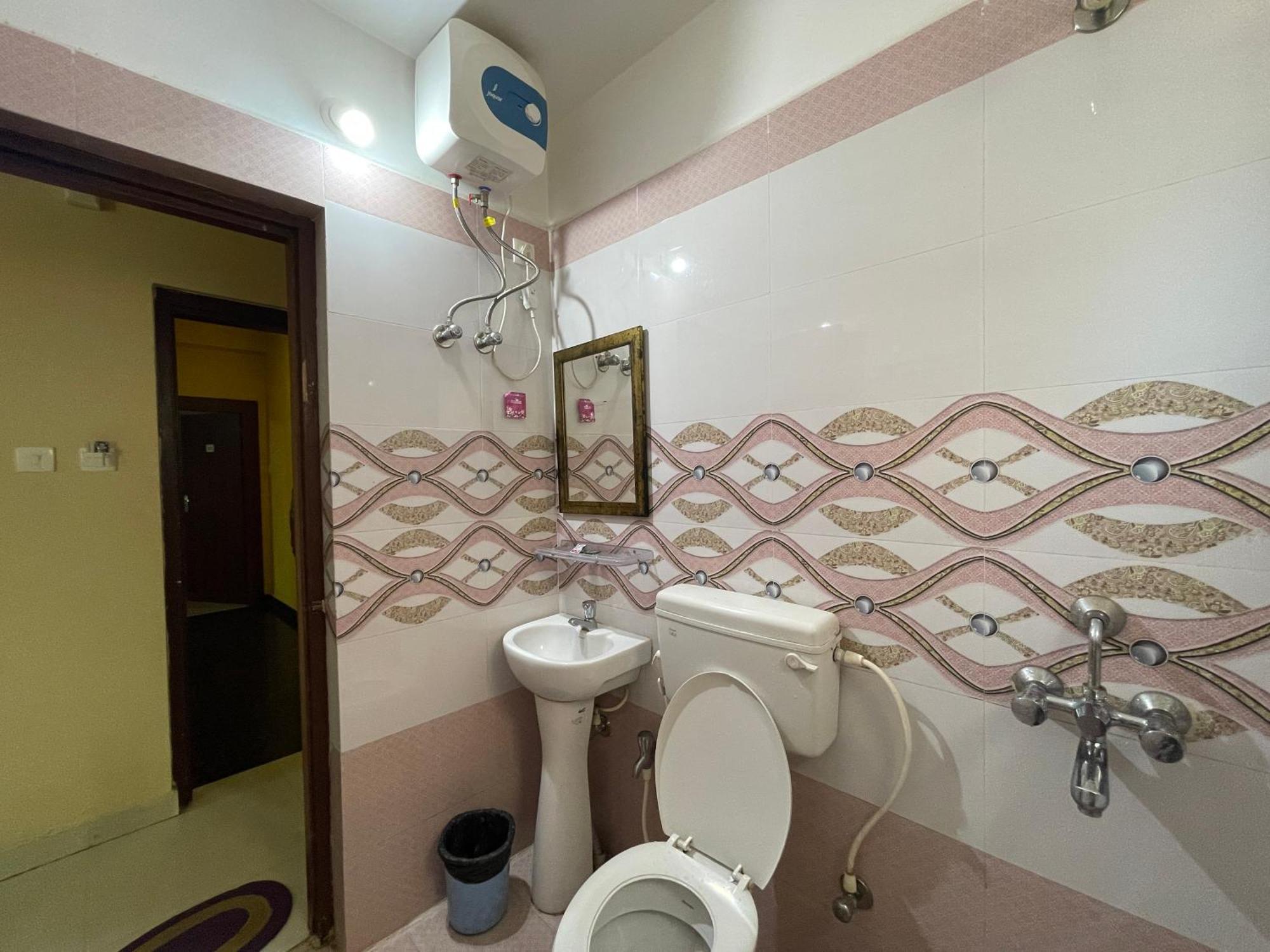 Hotel Golden Wave Пури Екстериор снимка